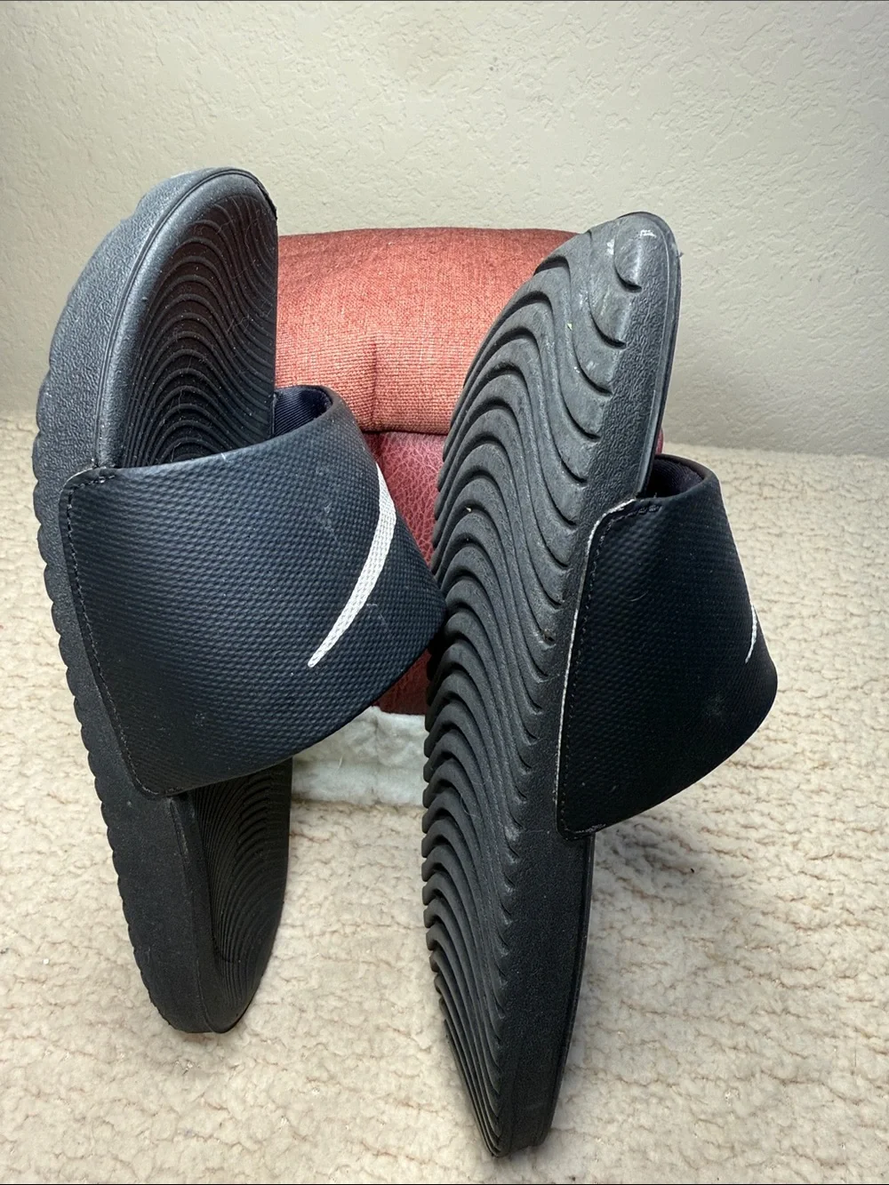 Nike Kids (size 7) Black Slides with White Swoosh